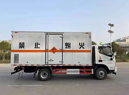 富拉尔基爆破器材运输车