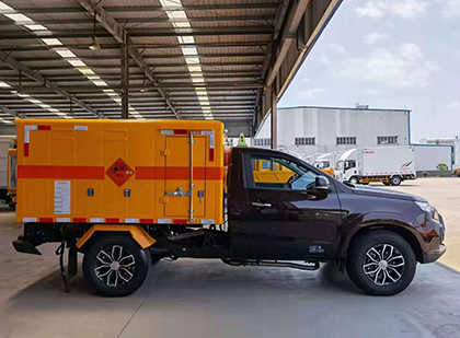 富拉尔基爆破器材运输车